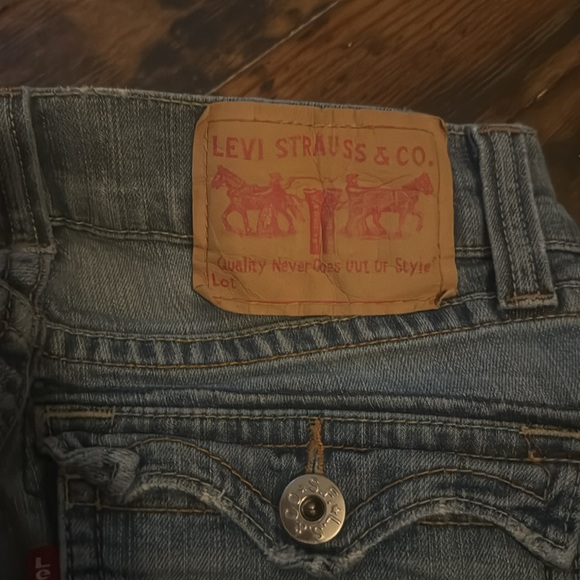 Levi jeans. Very loved. Size 5 slouch flare - Picture 3 of 4